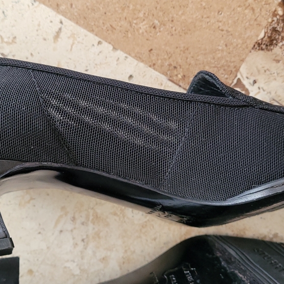 Stuart Weitzman black mesh short heel shoes. Size 8.5 B - Picture 4 of 9